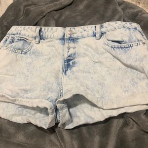 No Boundaries Acid Light-Wash Jean Shorts
